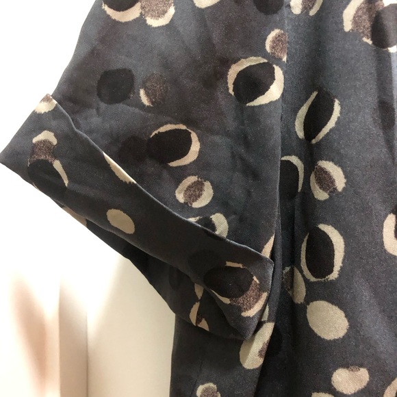 French Connection Neutral Scale Silk like top with pocket - Picture 7 of 7